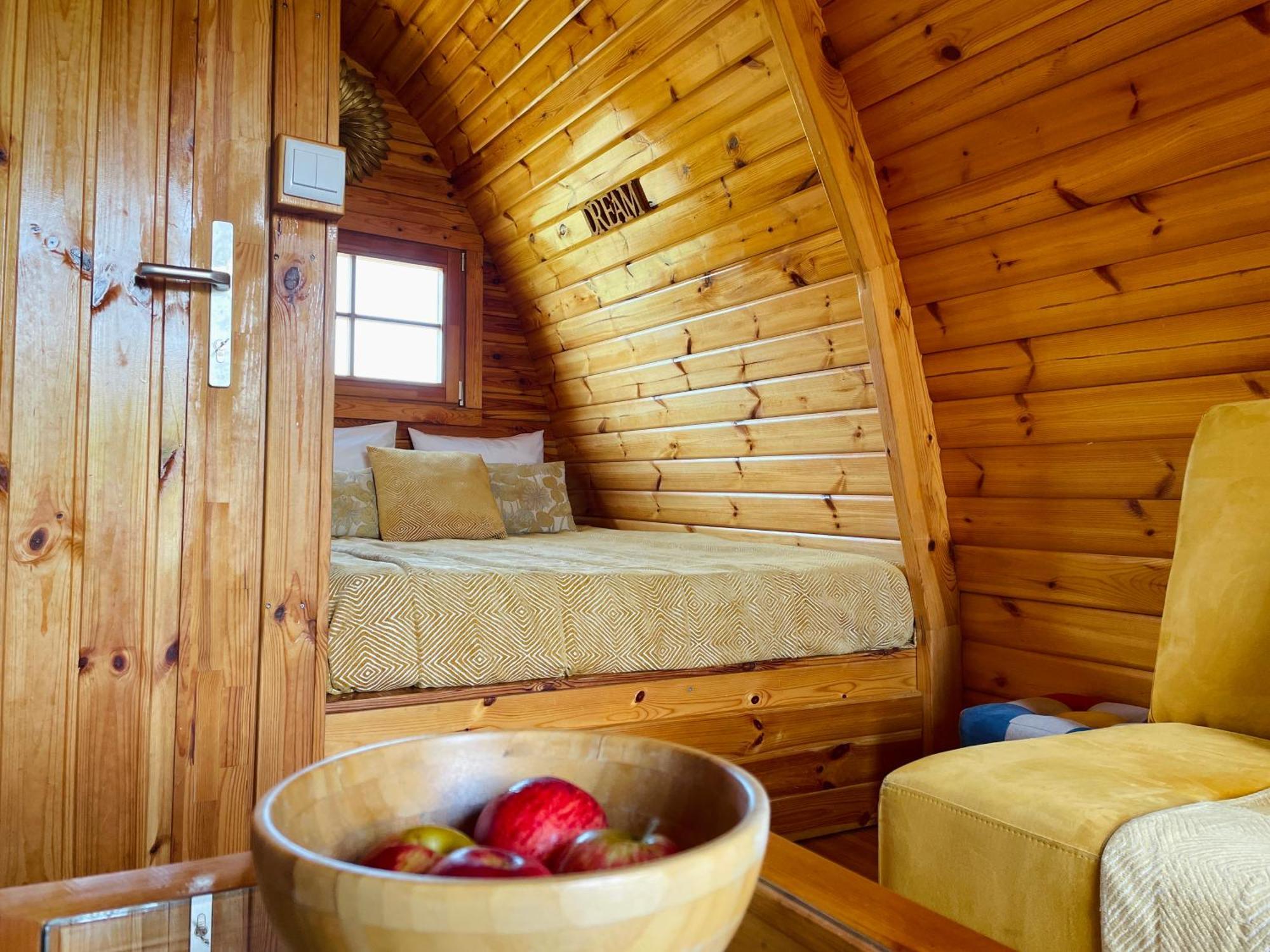 Gasthaus The Gold Pod, Relax And Enjoy On A Glamping House Corredoura Exterior foto